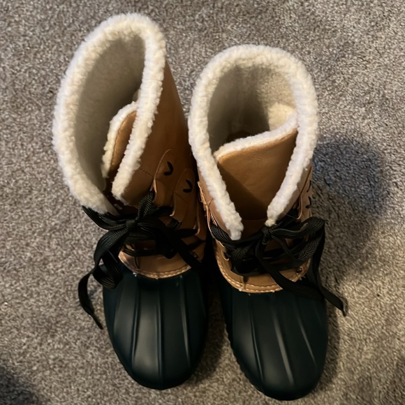 Never Worn Jack Roger’s snow boots - Picture 2 of 4